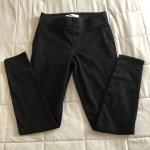 Women’s black jeggings with no buttons